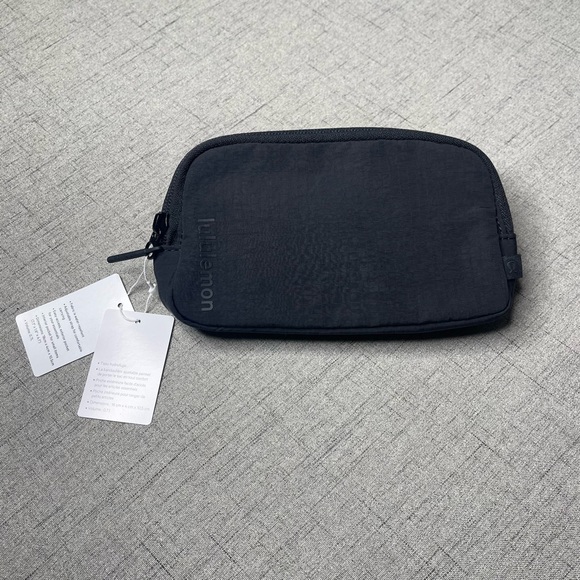 Lululemon Black Mini Belt Bag Crossbody Bag Sling Bag Nwt - Picture 7 of 8
